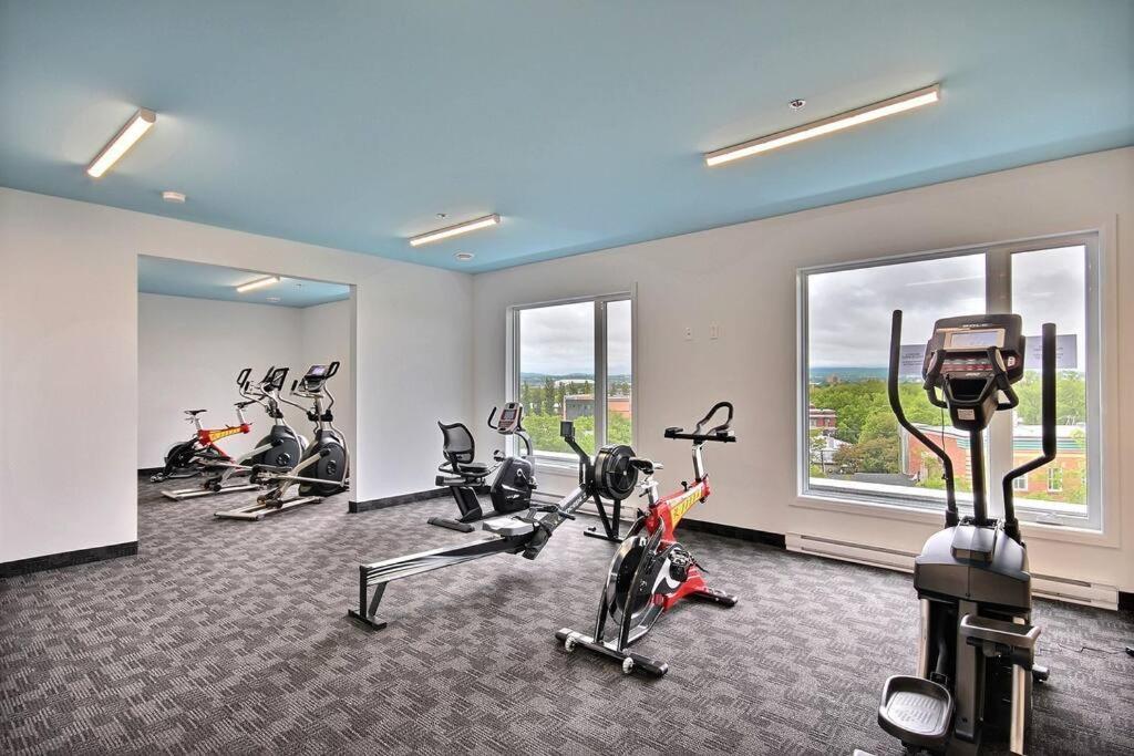 Good Vibes Only -Modern And Spacious 2 Bedroom Condo 4 Beds Free Parking, Gym Quebec City Bagian luar foto